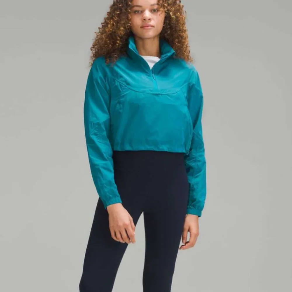 Lululemon Evergreen Cropped Anorak in Hawaiian Blue